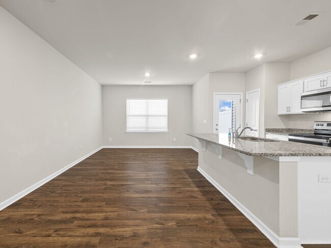 Building Photo - Modern living meets Convenience- Townhome in Greer, SC! $500 OFF First Months Rent!!