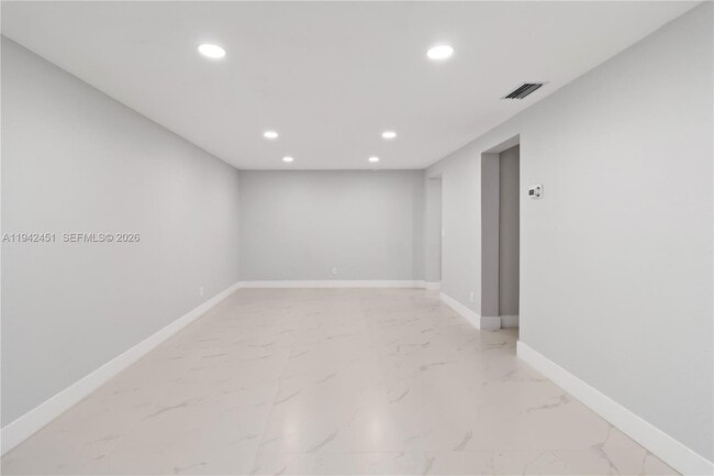 Building Photo - 7144 Southgate Blvd