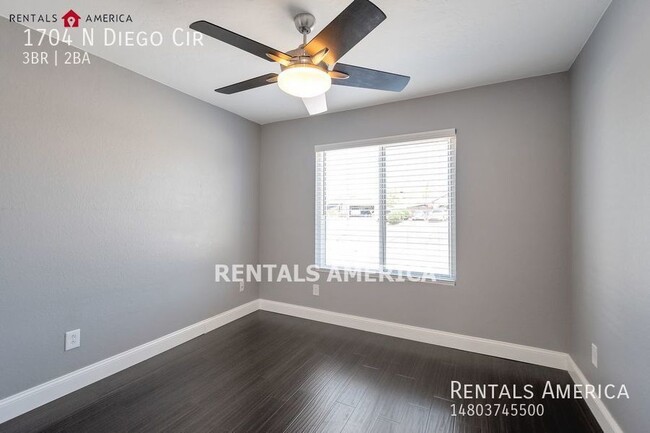 Building Photo - ***Move in Special- $500 off prorated rent...