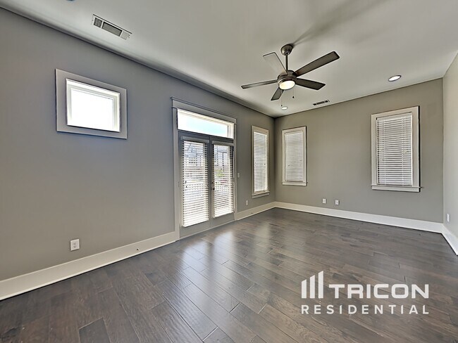 Building Photo - 1200 Hillwood Private Cove