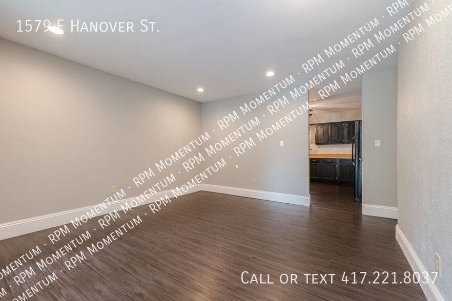 Building Photo - 1579 E Hanover St