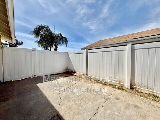 Building Photo - 132 E Bowen Rd