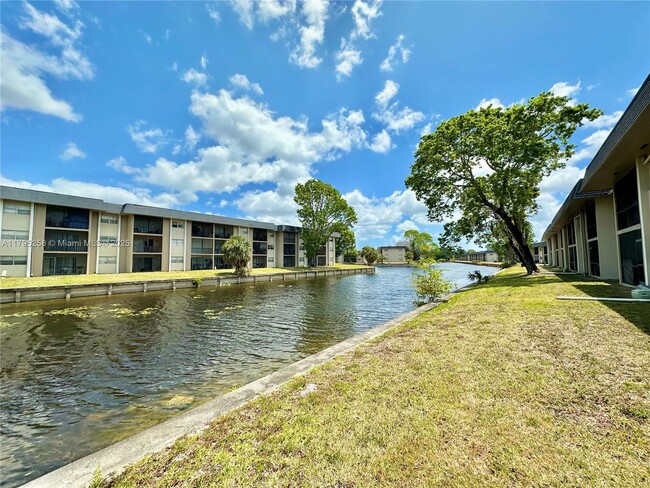 Building Photo - 8051 S Colony Cir