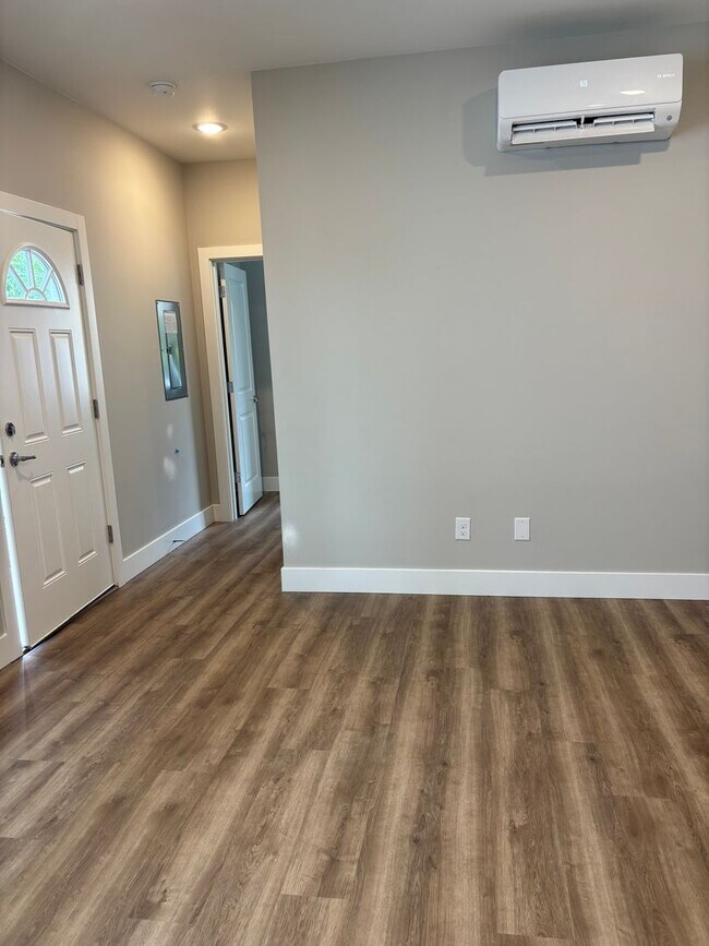 Building Photo - Brand New- Single Level 1 Bedroom