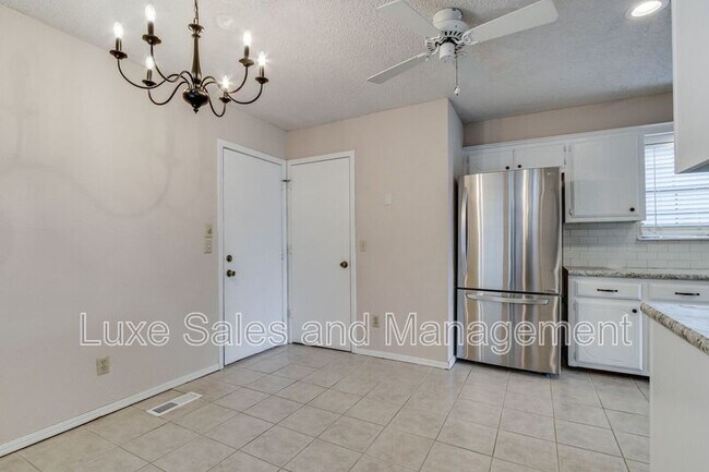 Building Photo - 7713 Doris Dr