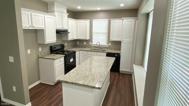 Building Photo - 3 br, 2 bath House - 2727 6th Street