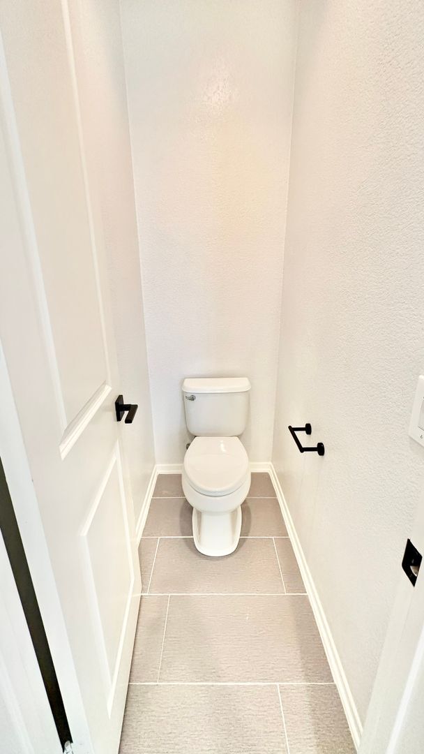 Building Photo - Beautifully Updated Two-Story Home in Lake...