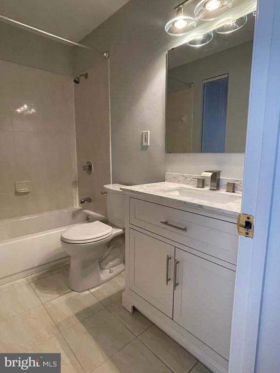 Building Photo - 1231 Linden Pl NE