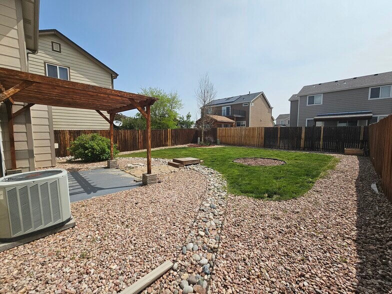 Building Photo - 2063 Velliquette Ln
