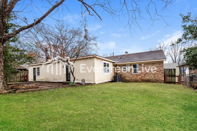 Building Photo - 3519 Naylor Dr