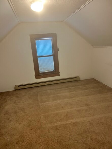 Building Photo - 633 Carmalt St