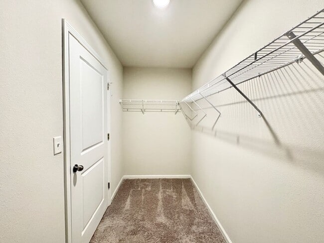 Building Photo - 462 Whispering Creek Ave