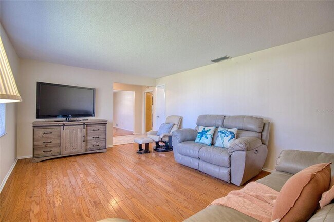 Building Photo - 1837 Princeton Dr