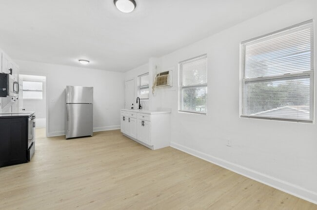 Building Photo - 1761 19th St S