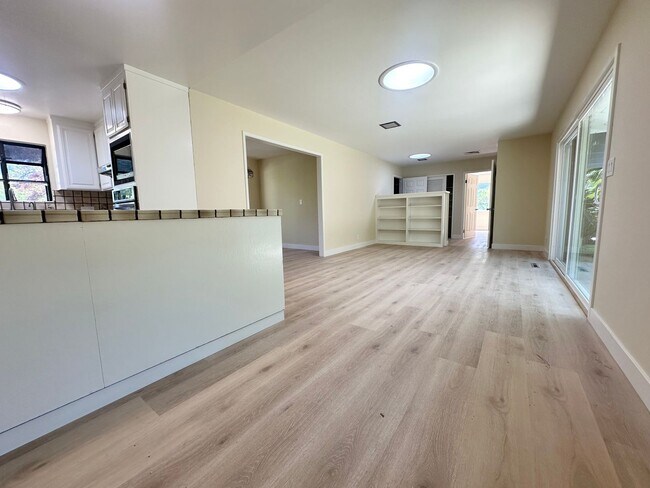 Building Photo - Spacious 4 Bed 2.5 Bath South Los Altos Home - Pool! Great Schools!