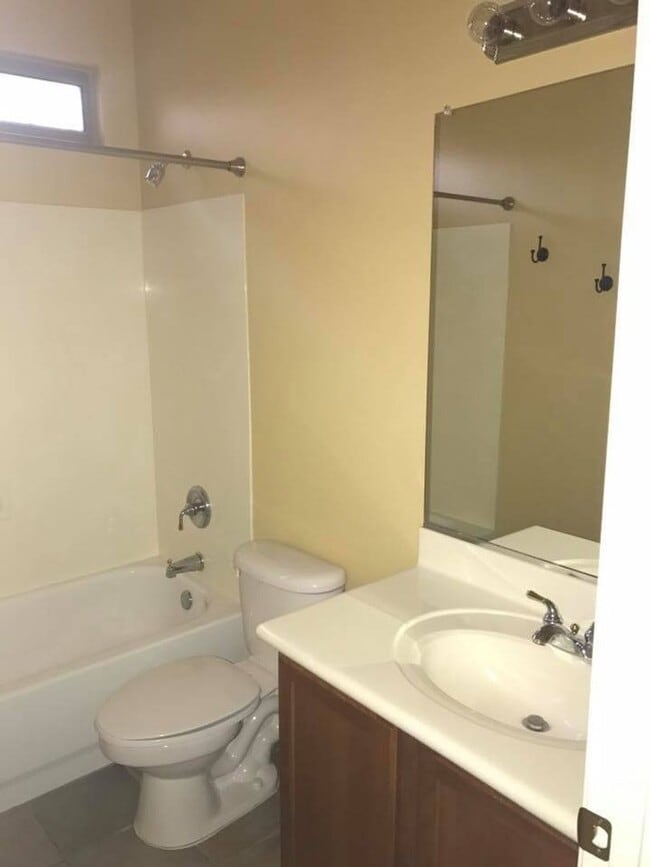 Building Photo - 3-bedroom in gated community w/community pool