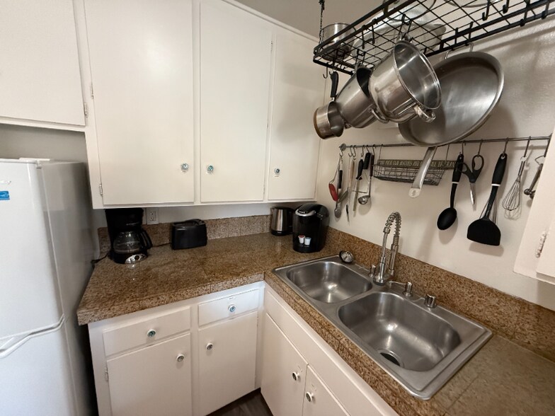 Building Photo - 822 Island Ct