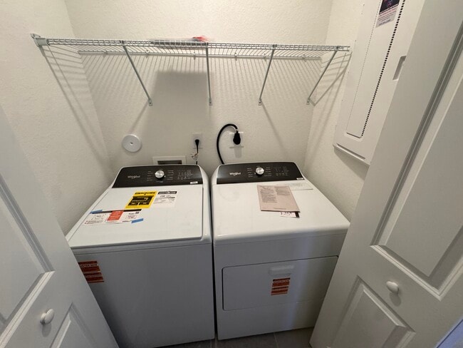 Building Photo - 2738 SE 24th Terrace