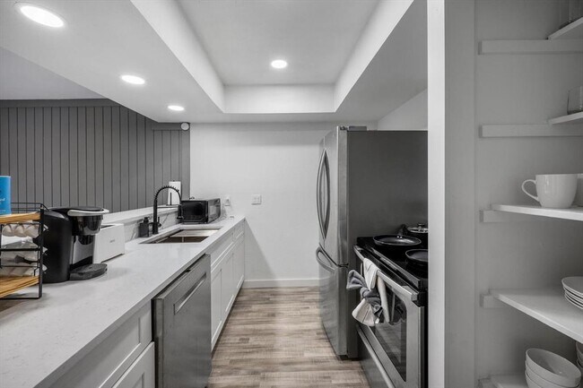 Building Photo - 6413 Chimney Creek Cir