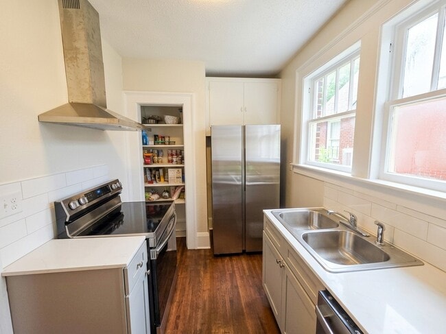 Building Photo - Contemporary Cove Duplex