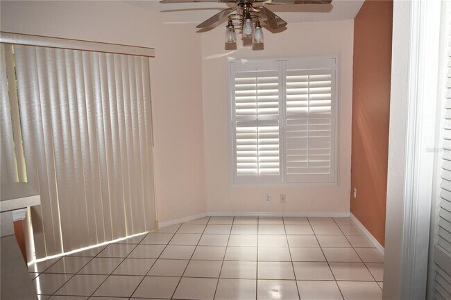 Building Photo - 10037 Colonnade Dr