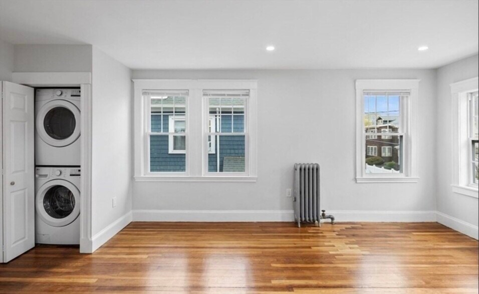 Building Photo - 79 Lenoxdale Ave