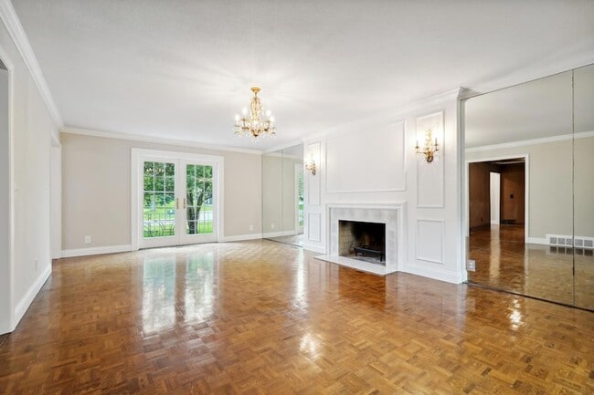 Building Photo - 5721 Londonderry Rd