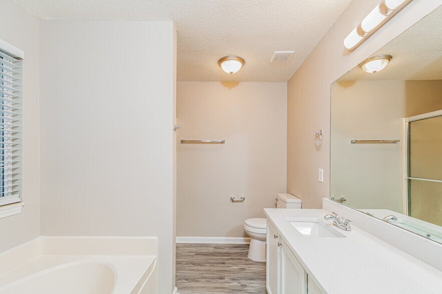 Building Photo - 6805 Coventry Ridge Rd