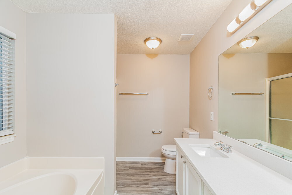 Building Photo - 6805 Coventry Ridge Rd