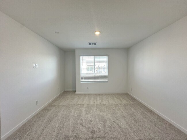 Building Photo - BRAND NEW BUILD! 2 BEDROOM TOWNHOME!
