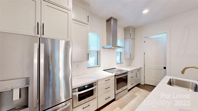Building Photo - 4019 Plaza Row Ct