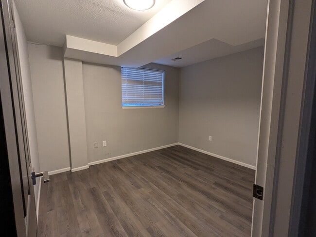 Building Photo - 1525 Hull St