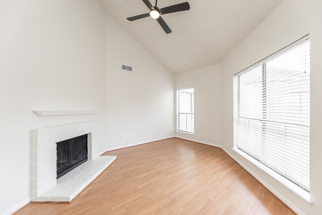 Building Photo - 3742 Thistlemont Dr