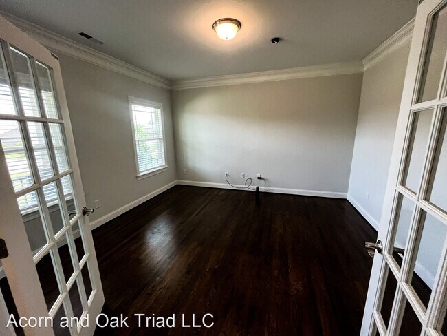 Building Photo - 4 br, 3.5 bath House - 7920 Northwest Mead...