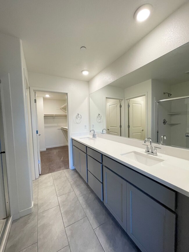 Building Photo - Superb Condo Living in North Natomas! 4 be...