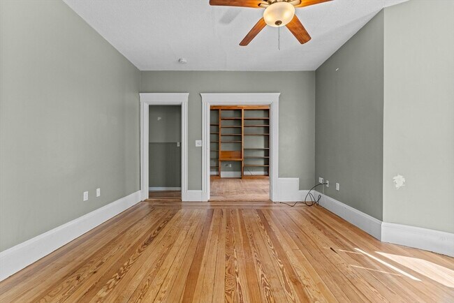 Building Photo - 762 Columbia Rd