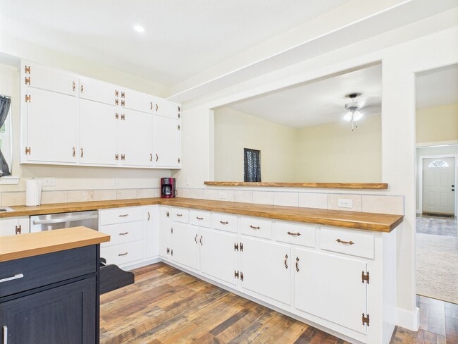 Building Photo - All Utilities are Included