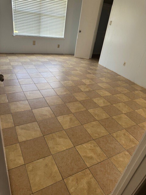 Building Photo - 11922 Sulphur Springs Dr