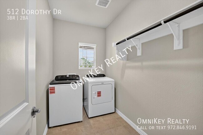 Building Photo - 512 Dorothy Dr