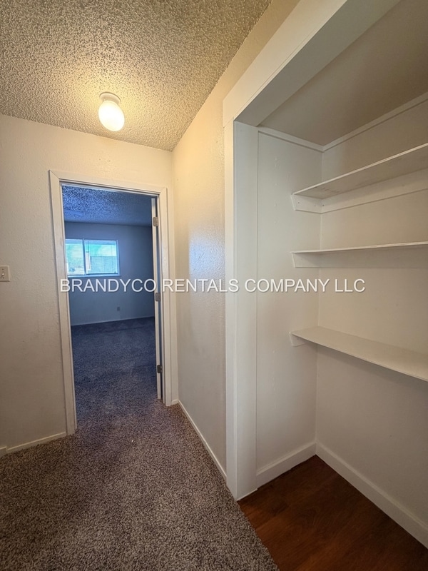 Building Photo - 1108 Royal Crest Dr