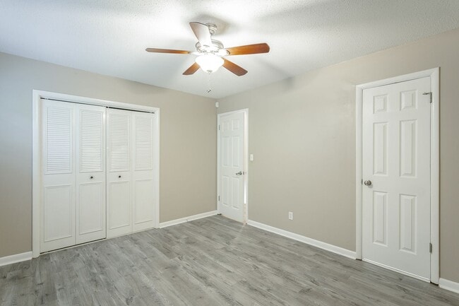 Building Photo - 741 S Germantown Cir