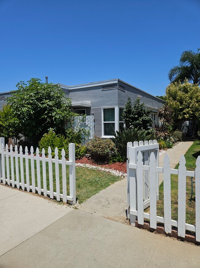 Primary Photo - 2445 20th St