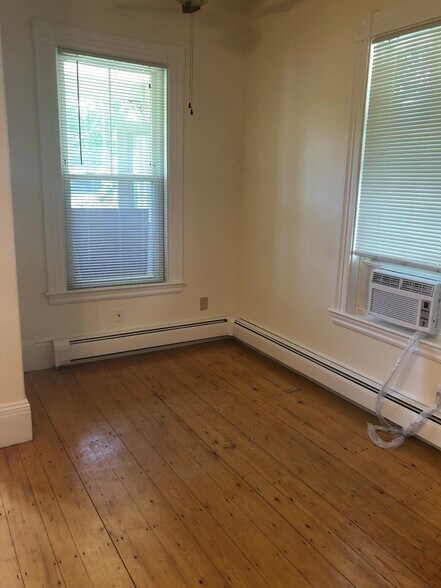 Building Photo - 143 Pleasant St