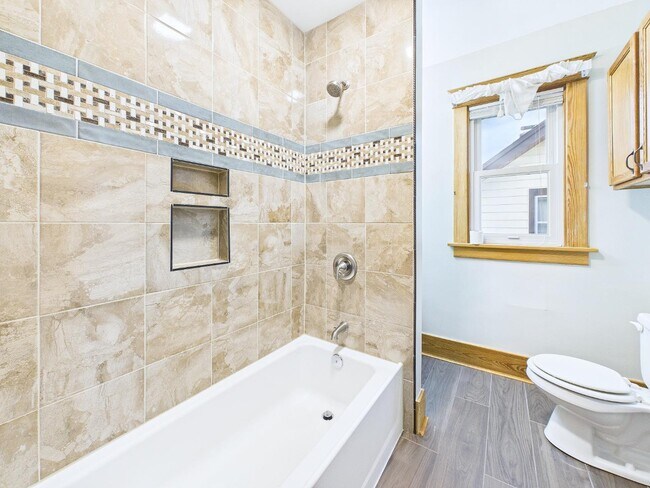 Building Photo - 1522 Park Wild Ave