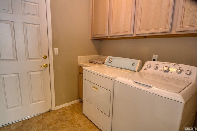 Building Photo - 3363 Fairway Ct