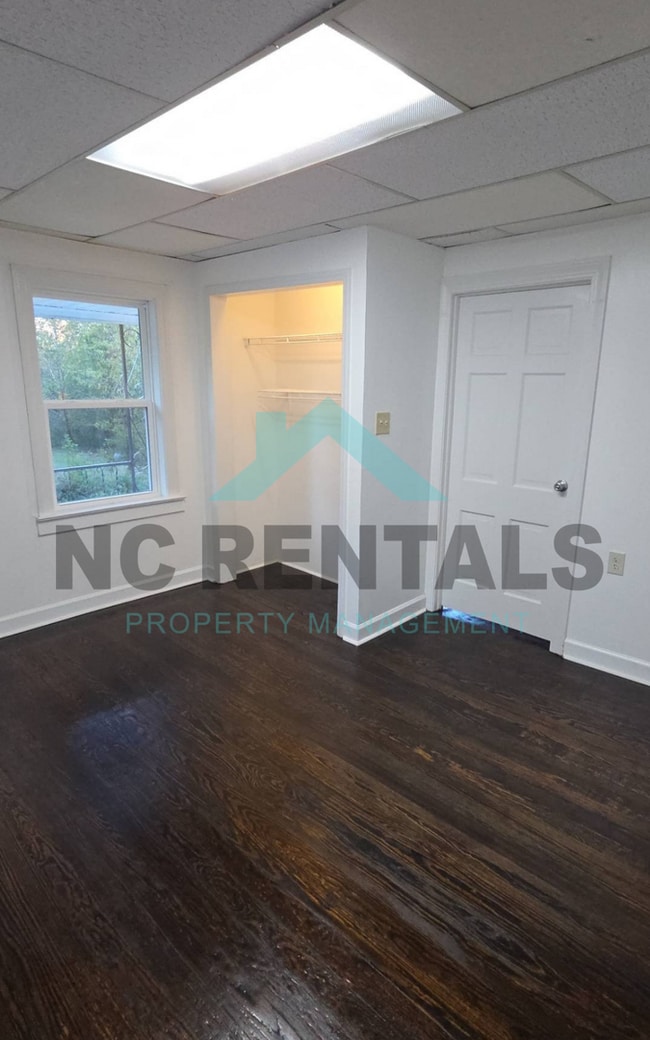 Building Photo - 721 Davis St