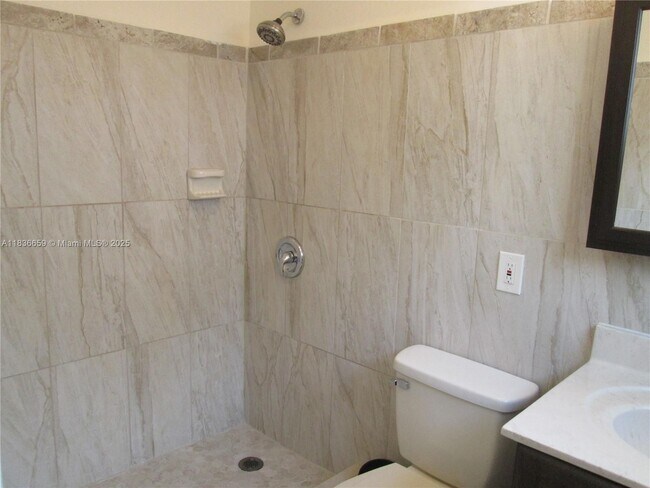 Building Photo - 4831 Bayview Dr