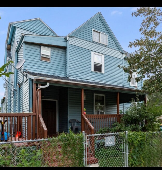 Building Photo - 221 N Eastern Ave
