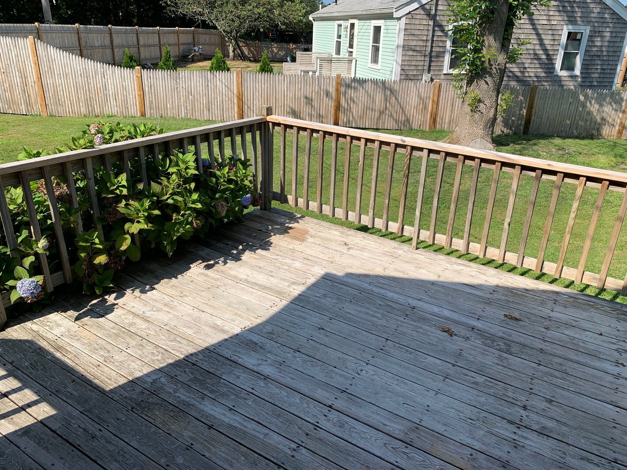 Side deck 16' x 16' - 73 Careswell St