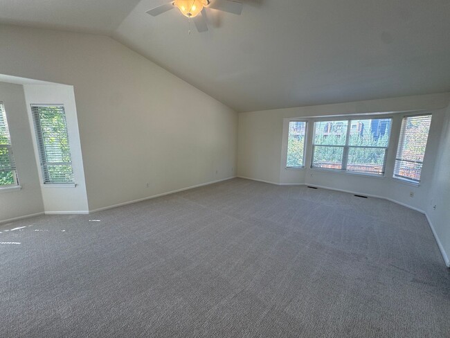 Building Photo - 4 Bed / 4 Bath Dream Home in the Hills at ...